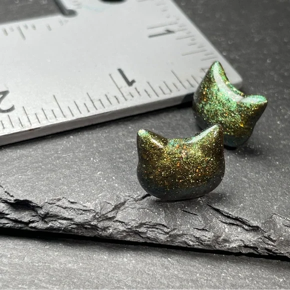 Army Green Cat Stud Earrings Hand Poured Resin - Picture 9 of 10